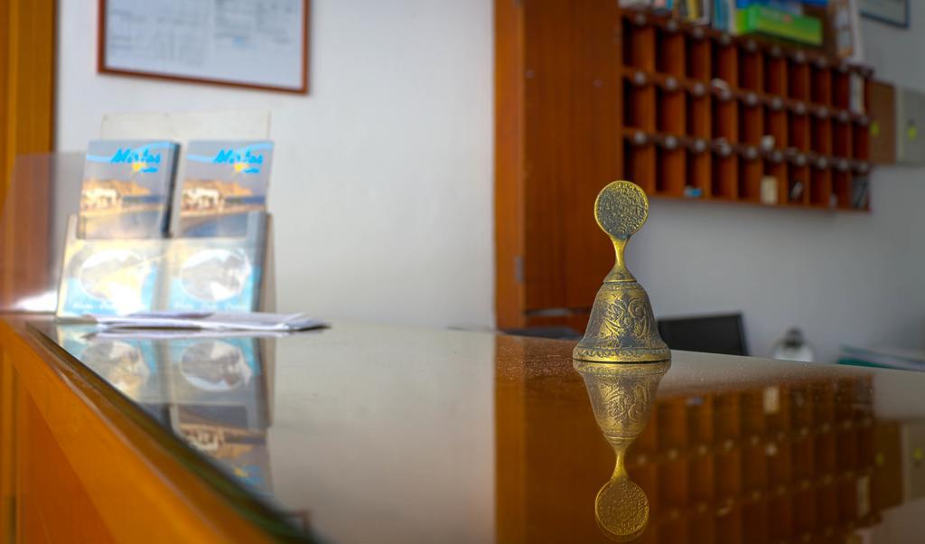 Mirtos Hotel Bagian luar foto