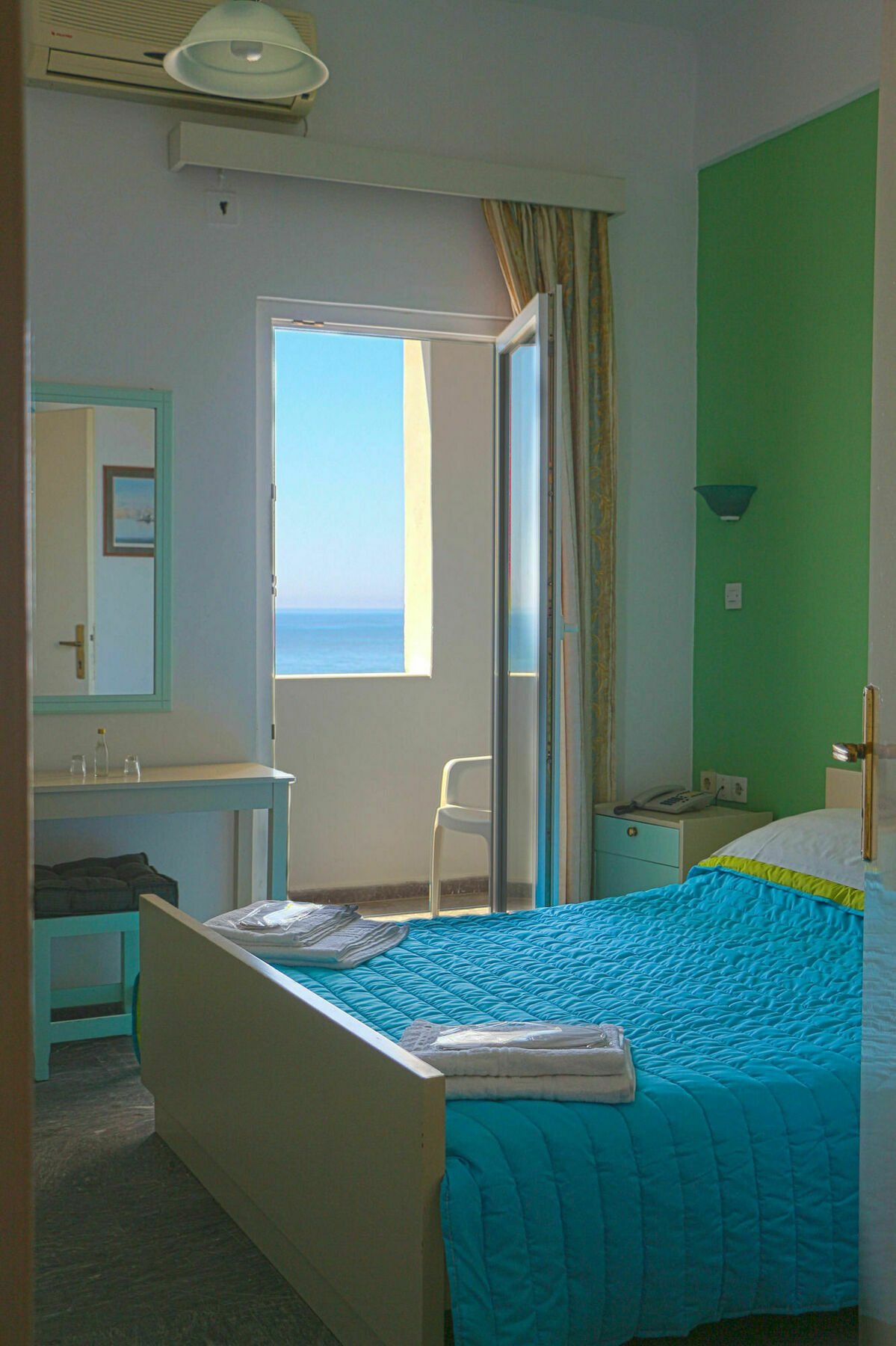 Mirtos Hotel Bagian luar foto